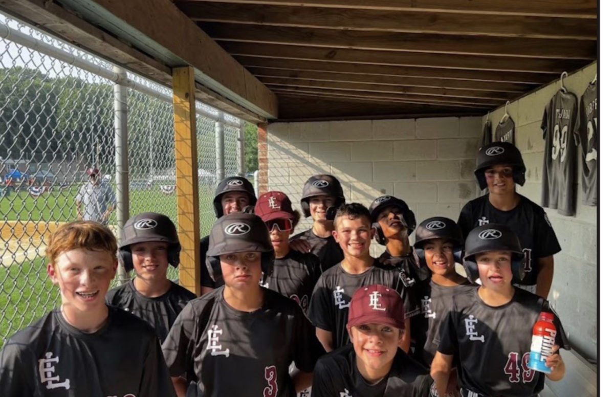 EL’s 12u boys prepare for an exciting
game in the dugout.