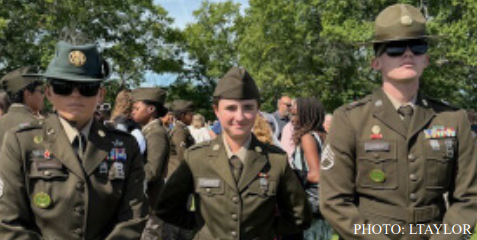Leah Taylor (middle) with two drill sergeant during her gradiuation from
Boot Camp