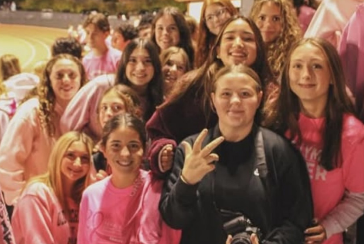 EL Wears Pink For Breast Cancer Awareness